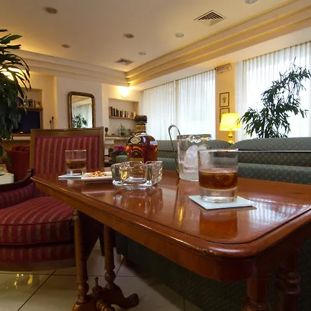 Hotel Hill 2*